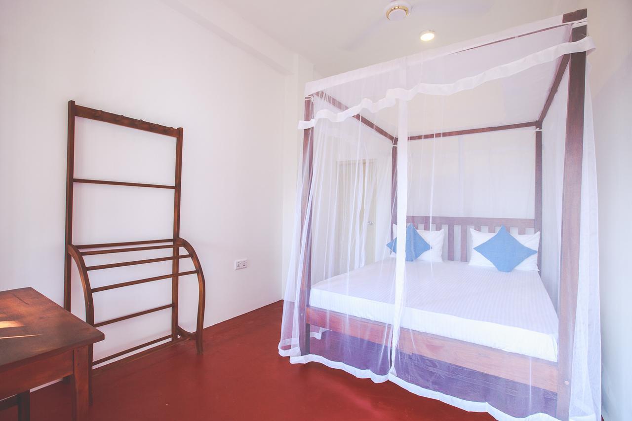 Lazies Midigama Hotel Exterior photo