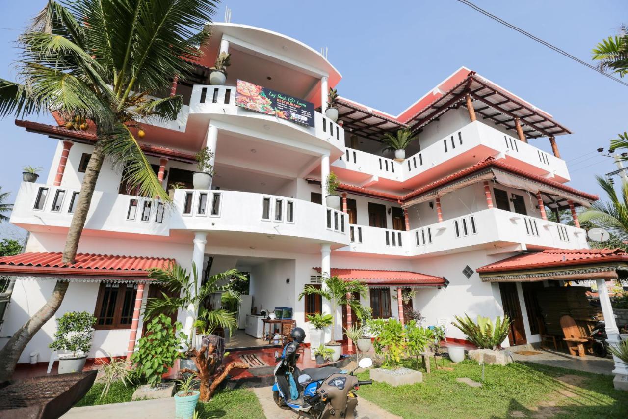 Lazies Midigama Hotel Exterior photo