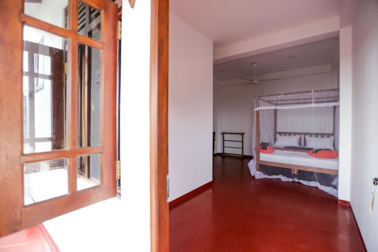 Lazies Midigama Hotel Exterior photo